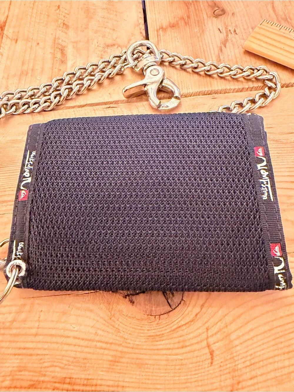 Quiksilver black red nylon chain trifold wallet perfect Y2K-style surf skate